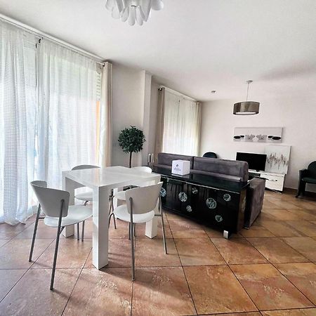 Direct Monaco 2 Pieces Devant Piscine Beausoleil Kültér fotó